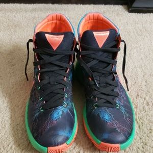 Nike youth athletic shoes